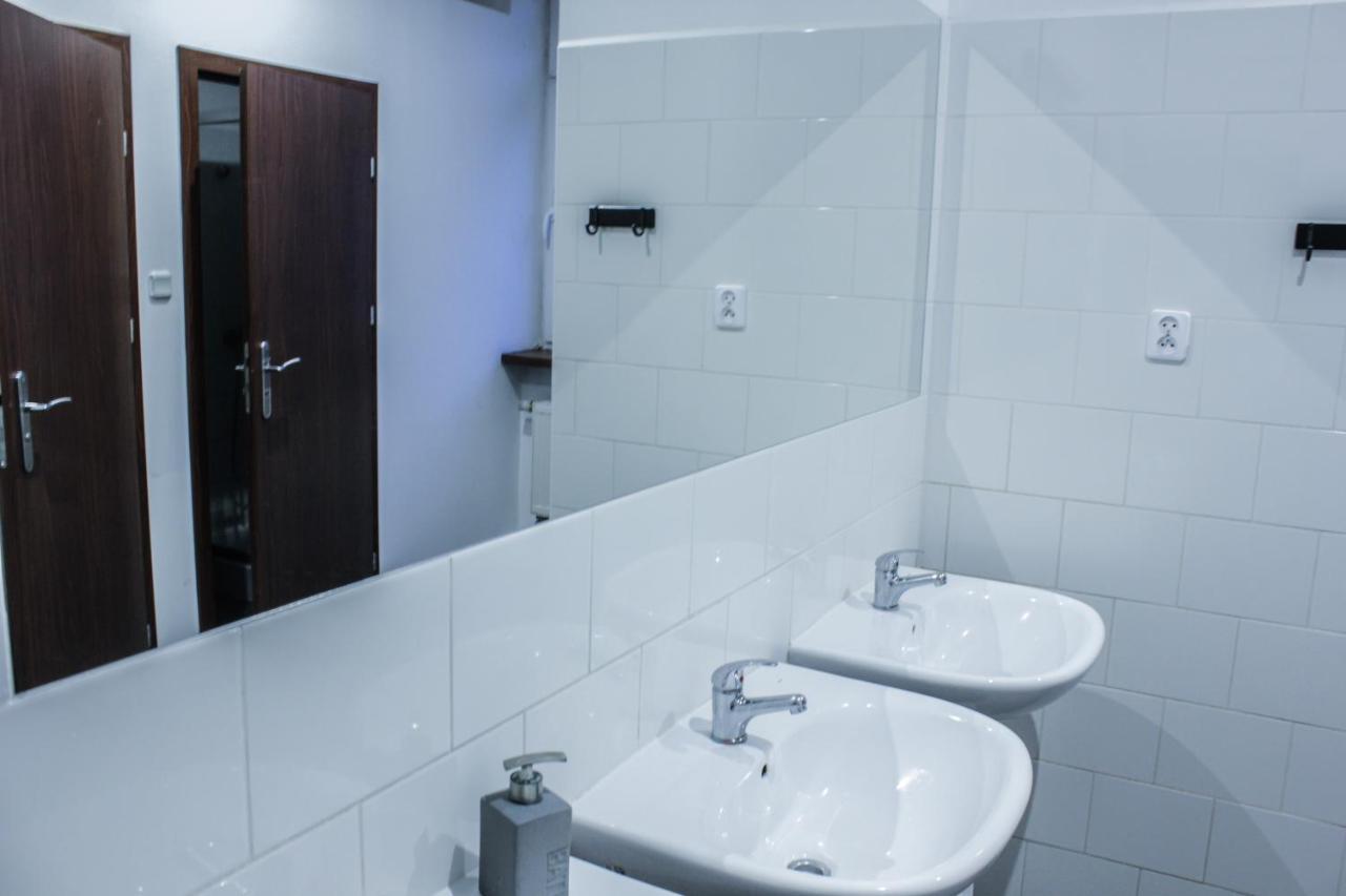 Baba Hostel Kaliszki Exteriör bild